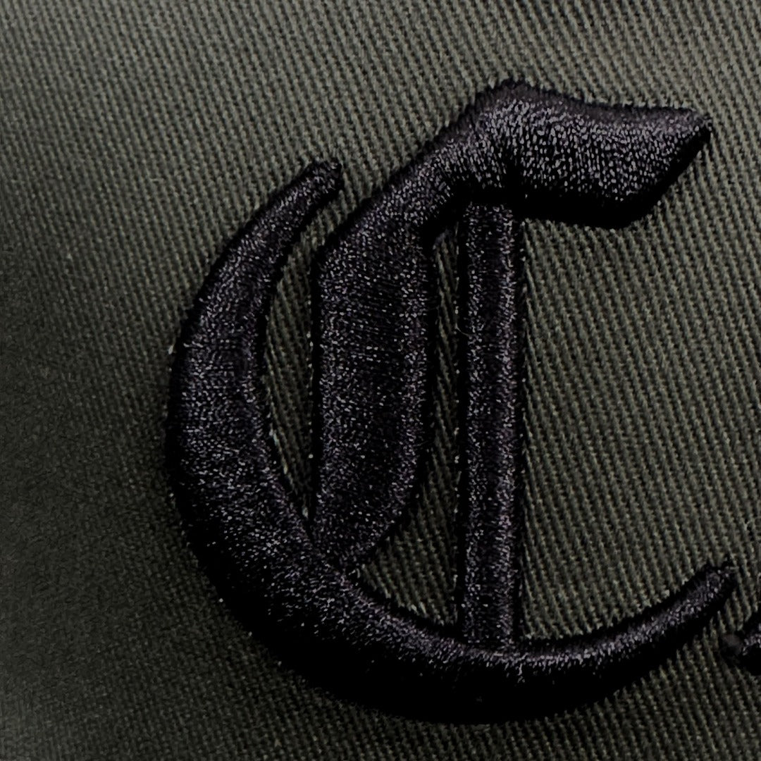 GORRA CLM LETRAS LADO  VERDE MILITAR .#PP65